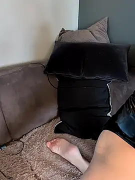 Snapshot of NaomiAndFriends chatting on 01-07-25, 11:05 NaomiAndFriends online show from 01-07-25, 11:05