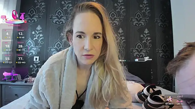 Snapshot of NaomiAndFriends chatting on 03-06-25, 11:14 NaomiAndFriends online show from 03-06-25, 11:14