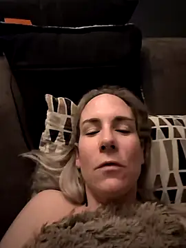 Snapshot of NaomiAndFriends chatting on 12-02-25, 05:24 NaomiAndFriends online show from 12-02-25, 05:24