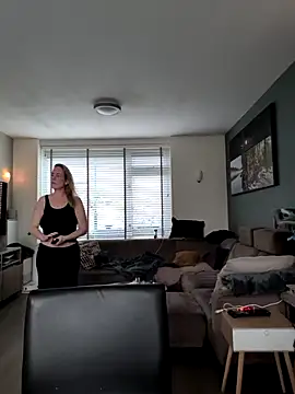 Snapshot of NaomiAndFriends chatting on 04-02-26, 07:50 NaomiAndFriends online show from 04-02-26, 07:50