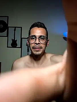 Snapshot of towers_j chatting on 03-12-26, 12:17 towers j online show from 03-12-26, 12:17