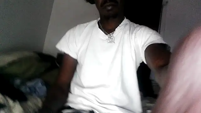 Snapshot of RinsingWood84 chatting on 01-06-25, 07:52 RinsingWood84 online show from 01-06-25, 07:52