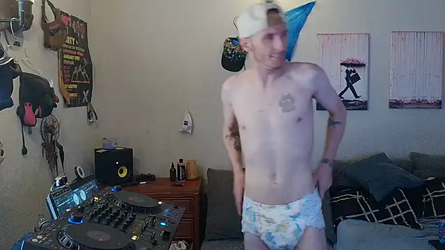 Snapshot of pyrowuff chatting on 07-17-26, 11:53 pyrowuff online show from 07-17-26, 11:53