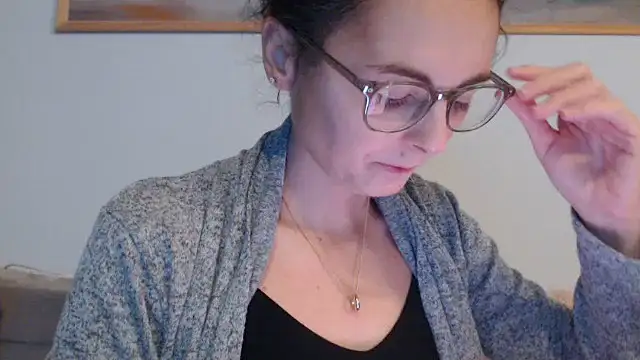 Snapshot of cleophee chatting on 12-15-25, 07:01 cleophee online show from 12-15-25, 07:01