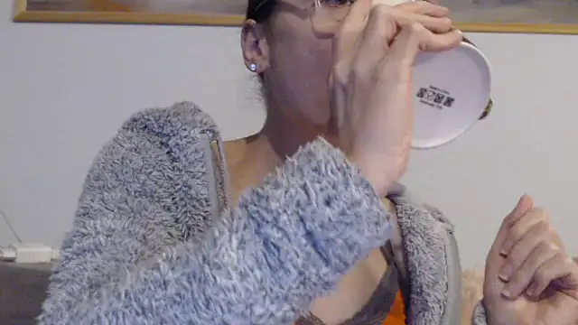 Snapshot of cleophee chatting on 02-05-26, 06:51 cleophee online show from 02-05-26, 06:51