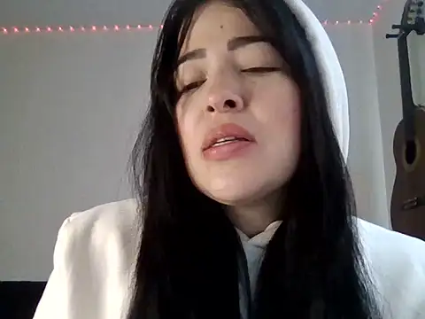 Snapshot of Aleska__Bell chatting on 07-09-26, 03:38 Aleska Bell online show from 07-09-26, 03:38