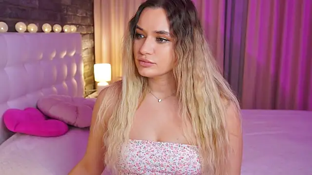 Snapshot of starrydoll chatting on 03-04-25, 05:34 starrydoll online show from 03-04-25, 05:34