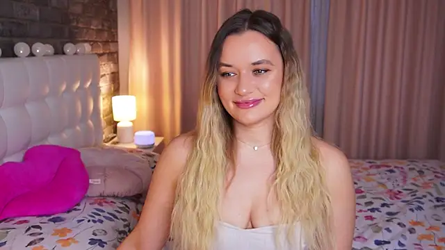 Snapshot of starrydoll chatting on 03-15-25, 02:34 starrydoll online show from 03-15-25, 02:34