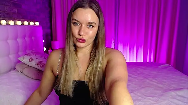 Snapshot of starrydoll chatting on 12-14-25, 06:34 starrydoll online show from 12-14-25, 06:34