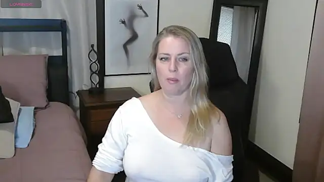 HollieBim online show from 09-29-25, 01:38