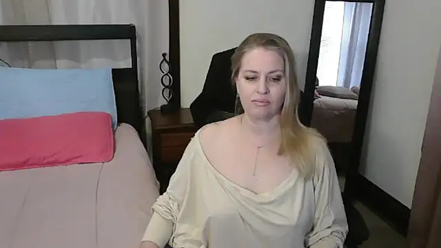 HollieBim online show from 03-18-26, 01:25