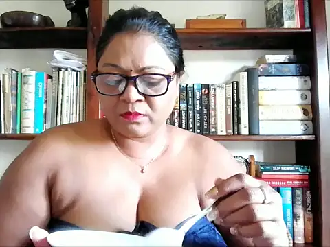 Snapshot of IndianDelia chatting on 09-10-25, 07:30 IndianDelia online show from 09-10-25, 07:30