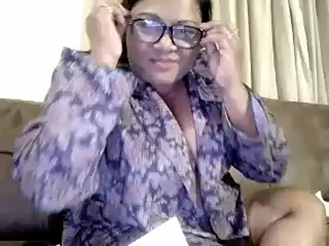 Snapshot of IndianDelia chatting on 09-25-25, 07:28 IndianDelia online show from 09-25-25, 07:28