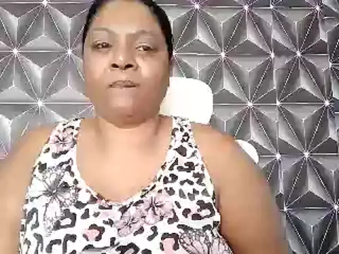 Snapshot of IndianDelia chatting on 10-18-25, 08:15 IndianDelia online show from 10-18-25, 08:15