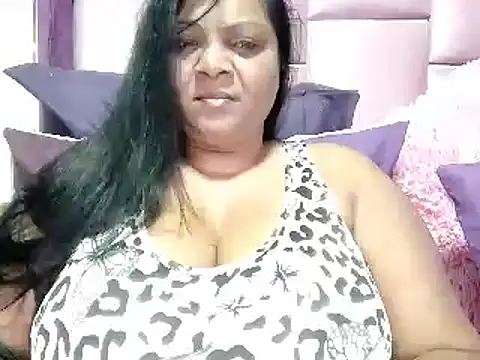 Snapshot of IndianDelia chatting on 10-19-25, 03:18 IndianDelia online show from 10-19-25, 03:18