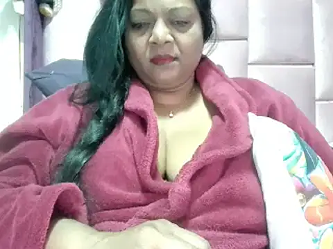 Snapshot of IndianDelia chatting on 10-22-25, 03:07 IndianDelia online show from 10-22-25, 03:07