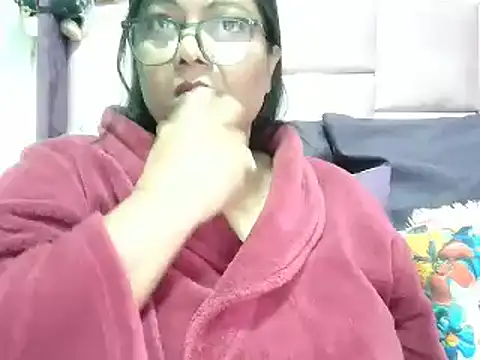 Snapshot of IndianDelia chatting on 11-17-25, 03:12 IndianDelia online show from 11-17-25, 03:12