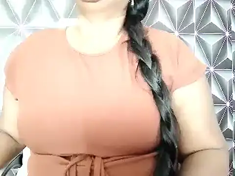 Snapshot of IndianDelia chatting on 11-30-25, 11:14 IndianDelia online show from 11-30-25, 11:14