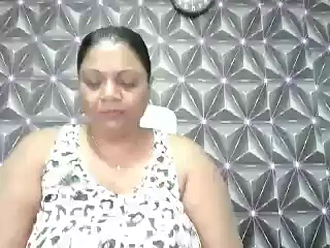 Snapshot of IndianDelia chatting on 12-18-25, 03:45 IndianDelia online show from 12-18-25, 03:45