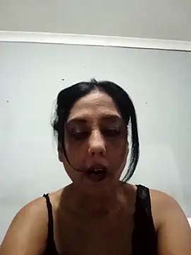 Snapshot of Mahi4luv chatting on 03-25-26, 10:27 Mahi4luv online show from 03-25-26, 10:27