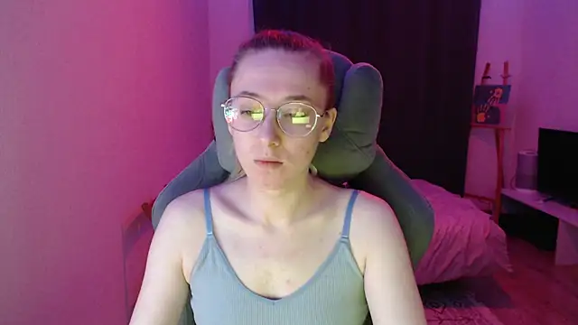 Snapshot of AnabelFrel chatting on 12-14-25, 01:11 AnabelFrel online show from 12-14-25, 01:11