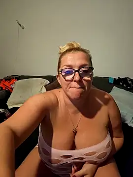 winniess40 online show from 11-06-25, 03:51