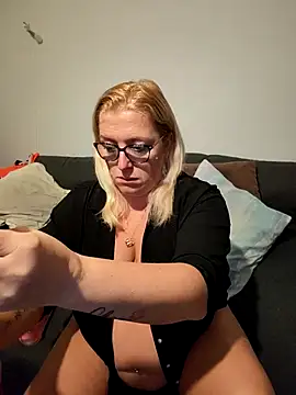 winniess40 online show from 11-21-25, 03:49