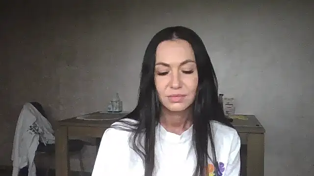 Snapshot of JulianaGold1 chatting on 01-19-25, 07:04 JulianaGold1 online show from 01-19-25, 07:04