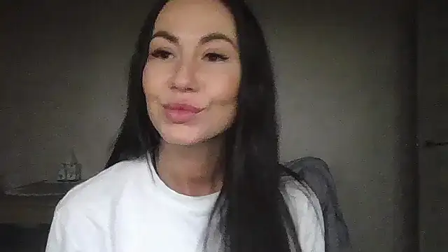 Snapshot of JulianaGold1 chatting on 01-20-25, 04:23 JulianaGold1 online show from 01-20-25, 04:23