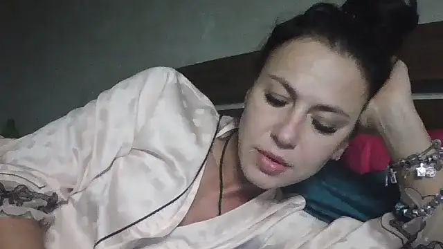 Snapshot of JulianaGold1 chatting on 01-31-25, 05:42 JulianaGold1 online show from 01-31-25, 05:42