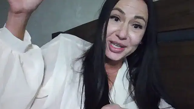 Snapshot of JulianaGold1 chatting on 02-26-25, 11:26 JulianaGold1 online show from 02-26-25, 11:26