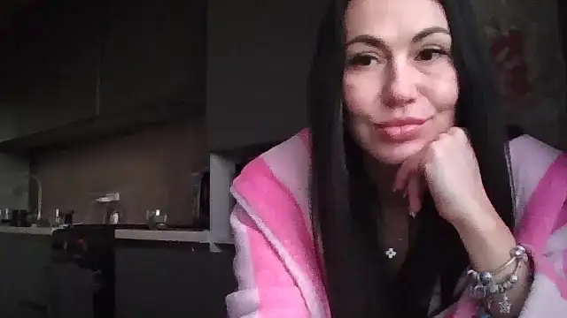 Snapshot of JulianaGold1 chatting on 03-05-25, 04:13 JulianaGold1 online show from 03-05-25, 04:13