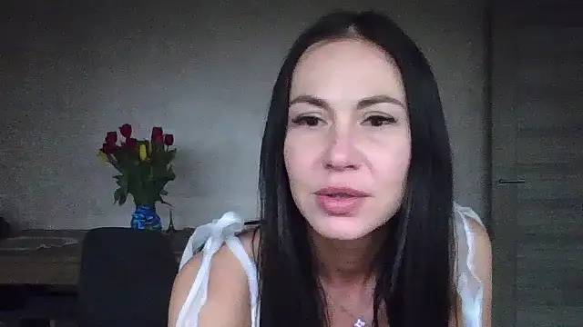 Snapshot of JulianaGold1 chatting on 03-05-25, 09:48 JulianaGold1 online show from 03-05-25, 09:48