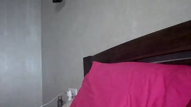 Snapshot of JulianaGold1 chatting on 09-17-25, 06:53 JulianaGold1 online show from 09-17-25, 06:53