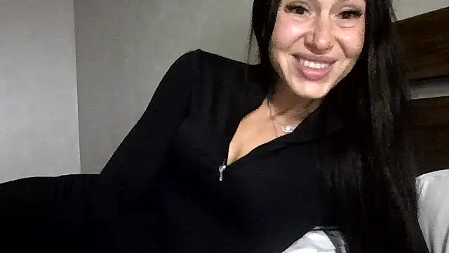 Snapshot of JulianaGold1 chatting on 10-10-25, 08:41 JulianaGold1 online show from 10-10-25, 08:41