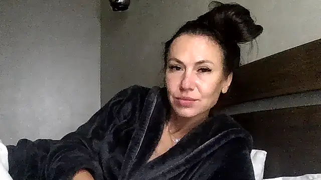Snapshot of JulianaGold1 chatting on 10-12-25, 08:41 JulianaGold1 online show from 10-12-25, 08:41