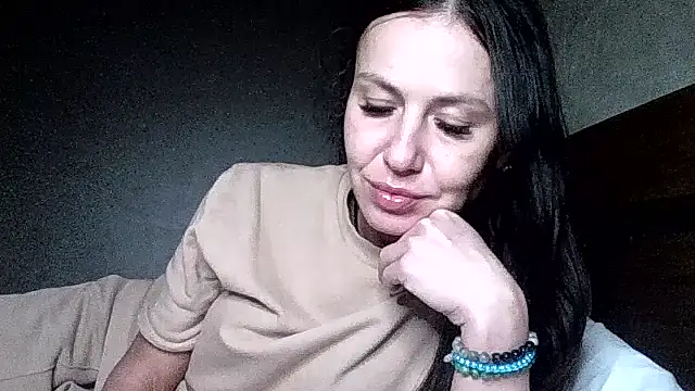 JulianaGold1 online show from 04-15-26, 07:58