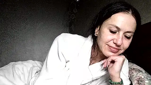 JulianaGold1 online show from 05-19-26, 09:21