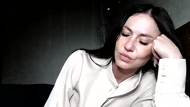 JulianaGold1 online show from 05-21-26, 06:37