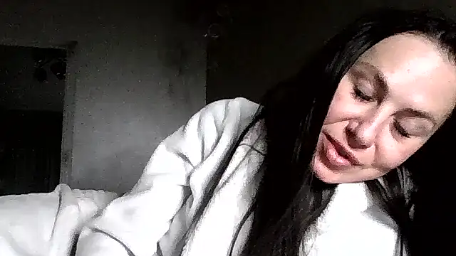 JulianaGold1 online show from 06-06-26, 10:25