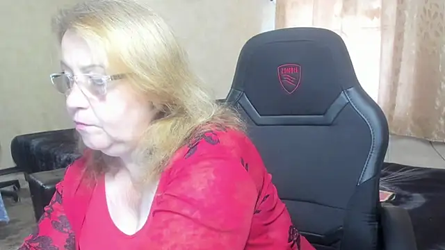 Frau Marta online show from 09-13-25, 01:11