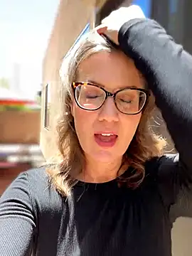 MaiseKnox online show from 04-24-26, 07:05