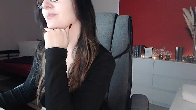 Alina Lamour online show from 10-27-25, 06:12