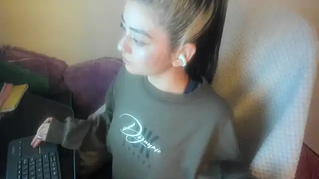 Sammysammy  online show from 06-25-26, 04:45