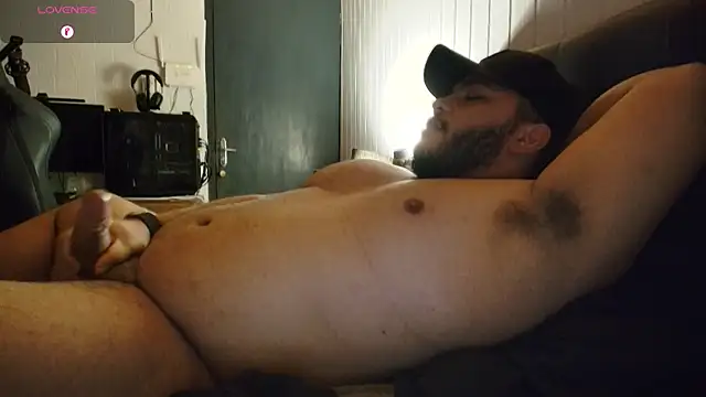 Snapshot of theusxbear chatting on 08-01-26, 04:12 theusxbear online show from 08-01-26, 04:12
