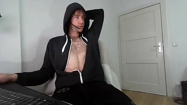 Snapshot of fit_ass_2021 chatting on 02-05-26, 10:09 fit ass 2021 online show from 02-05-26, 10:09