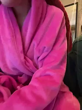 Snapshot of Lolybarbie chatting on 12-20-24, 02:38 Lolybarbie online show from 12-20-24, 02:38