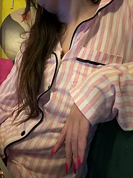 Snapshot of Lolybarbie chatting on 01-29-25, 05:35 Lolybarbie online show from 01-29-25, 05:35