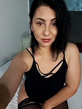 Snapshot of charrlote_love chatting on 06-11-26, 02:53 charrlote love online show from 06-11-26, 02:53