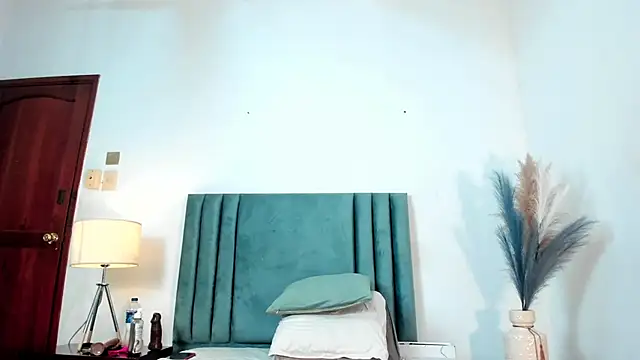 AGATHAA WHITE online show from 03-13-25, 02:44